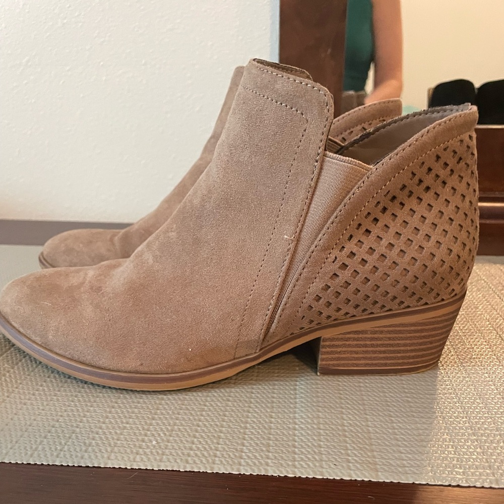 Gently used MIA short booty (boot)comfortable low heel/low profile tan/brown 7.5